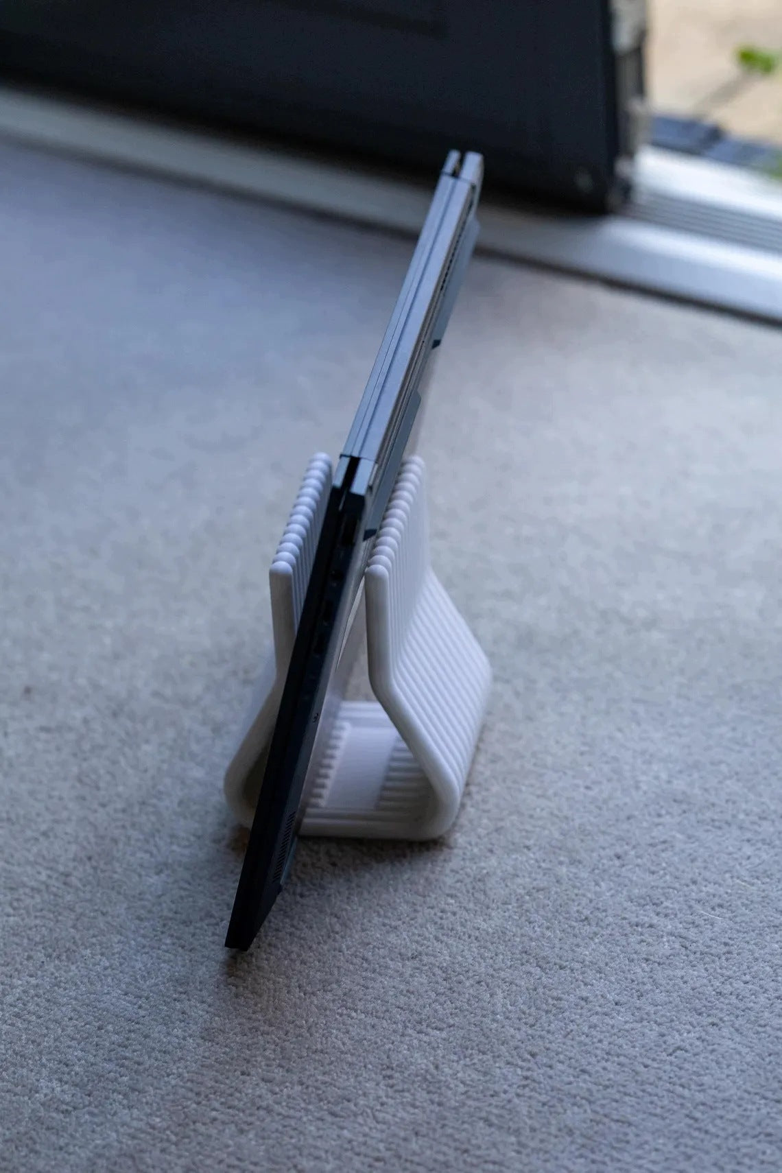 Pionowy stojak na laptopa I Stacja dokująca do laptopa I Uchwyt na laptopa