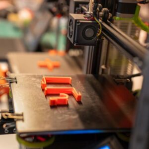 Druk 3D na zamówienie - drukarka wykonująca niestandardowy element